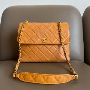 Large vintage Chanel bag 90’s Caviar Skin Turn-Lock Chain
Bag Mandarine Orange